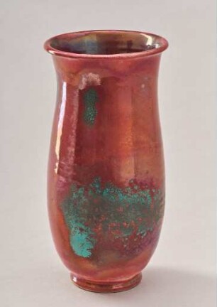Vase mit rot-grüner Glasur