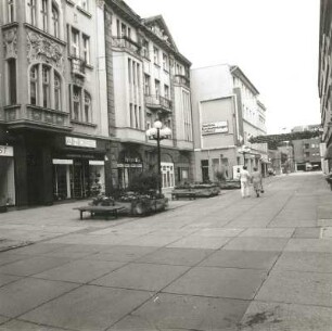 Cottbus, Spremberger Straße 40/41 u. 42/43. Wohn-und Geschäftshäuser (um 1905). Straßenansicht von Südost (Fußgängerzone)