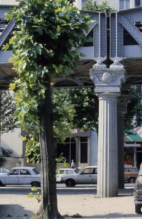 Viadukt der Linie 6 der Pariser Metro — Säule