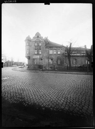 Weinböhla, Kirchplatz 2. Zentralgasthof (um 1905). Straßenansicht von Norden