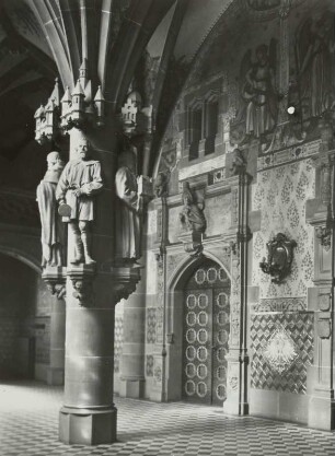 Frankfurt, Rathaus : Frankfurt. Römer (Rathaus). Römerberg 21. Standessäule und Portal zu den ehemaligen Hallen im Vestibül