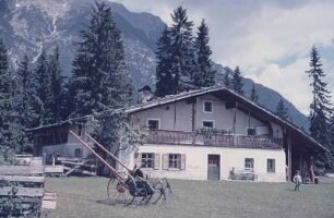 Mittenwald/Karwendel. Bauernhaus im Leutaschtal