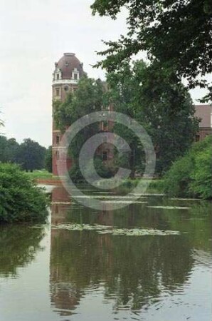 Neues Schloss Bad Muskau mit Schlossteich