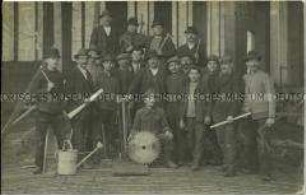 Gruppenbild von Handwerkern (Zimmerleute?)