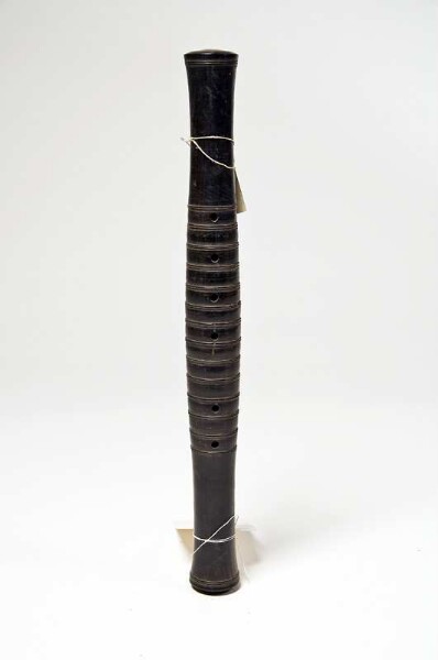 Oboe with conical tube with finger holes