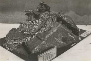 Modell von Fels "Arnstein" in der Sächsischen Schweiz mit Burgrekonstruktion von 1350 (vor 1949; O. Pusch)