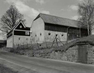 Neustadt-Polenz in Sachsen, Gehöft : Neustadt-Polenz in Sachsen. Wohnstallhaus mit Scheune (19. Jahrhundert), Polenztalstraße 97. Straßenansicht