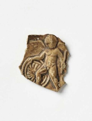 Nackter Erot mit Rad in der rechten Hand (Öllampenfragment)