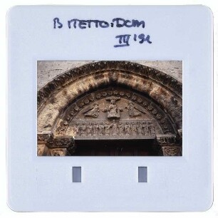 Bitetto, Kathedrale : Hauptportal, Bogenfeld