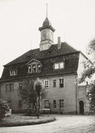 Weinböhla. Schloss Lauben. Hofseite