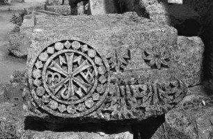 Baufragment mit Christusmonogramm