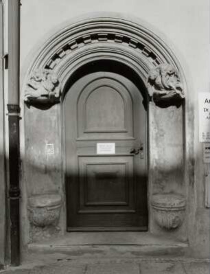 Wohnhaus mit Apotheke