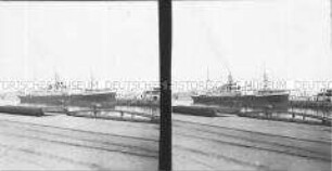 Reichspostdampfer Goeben des Nordd. Lloyd an Mole 2 im großen Hafen von Tsingtau