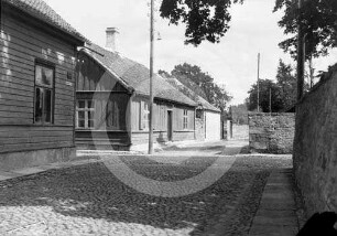 Straßenansicht Arensburg mit Wohnhäusern