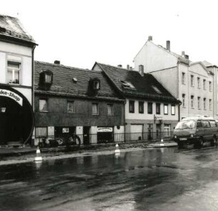 Auerbach, Breitscheidstraße 5/3. Wohnhäuser mit Ladeneinbaurten. Straßenansicht