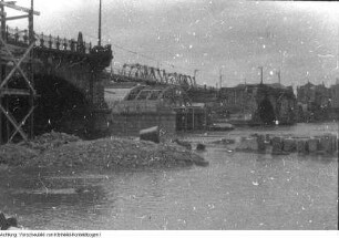 Dresden. Georgij-Dimitroff-Brücke (Augustusbrücke), Wiederaufbau, November 1945