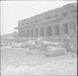 Ruinen einer Tempelanlage, Luxor, Ägypten