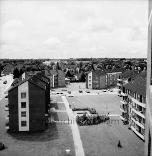 Reeshoop-Gelände: Stormarnstraße: Blockbebauung: Blick vom Hochhaus Ecke Hermann-Löns-Straße Richtung Süd-Osten: im Hintergrund Bildmitte Hochhaus am Bahnhof