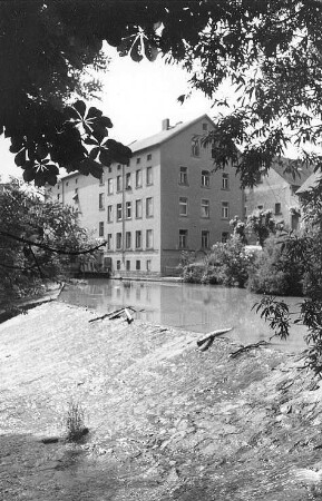 Weißenberg. Obermühle, Ansicht über das Wehr