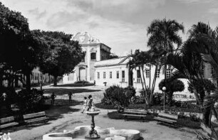 Regierungspalast in Goiás. : Regierungspalast und Barockkirche in Goiás.
