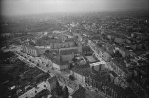 Luftaufnahme, Blick von Nord-Osten auf die Wohnbebauung zwischen Jülicher Straße und Eulerstraße. Berlin-Gesundbrunnen, Behmstraße