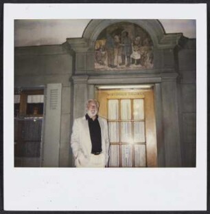 Wolfram Siebeck vor dem Wirtshaus Galliker in Luzern