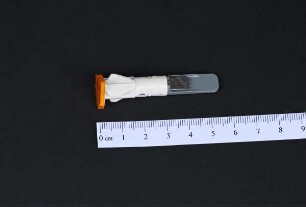 Glimmlampe in Kunststoffgehäuse (orange Blende)