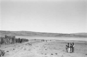 Oromo Frauen beim Wasser holen : Oromo Frauen auf dem Weg zum Wasser holen am Haramaya See in der Nähe von Harar.