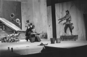 Szenenbilder aus "Das Rübchen", Theaterstück von Pawel Maljarewski nach dem Märchen "Repka“. Aus dem Russischen und Bearbeitung von Horst Hawemann und Peter Ensikat. Theater der Freundschaft Berlin, 29.11.1969