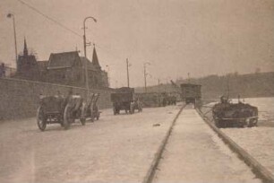 Elbschiffer, Meißen, Anlegeplatz mit Fuhrwerk, Lastwagen, elektrischem Kran und Schleppkahn im Winter