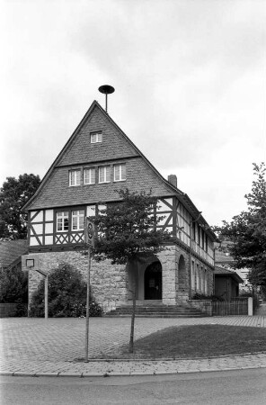 Schule (Schule, Fachwerk und Bruchsteinmauerwerk); Vöhl, Am Hohlweg 9