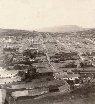 Quito vom Panecillo, von Süden nach Norden gesehen. 1. Einschnitt bei Guápulo; 2. San Juan