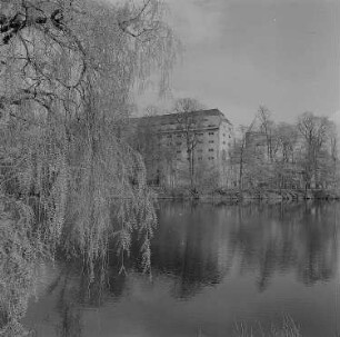Freiberg. Blick über die Kreuzteiche zum Schloss Freudenstein