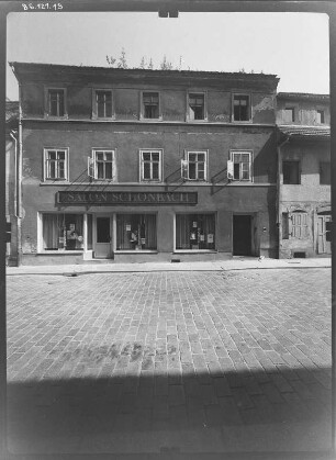 Pirna-Altstadt, Schuhgasse 13. Wohnhaus mit Laden. Straßenfront