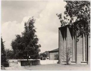 Evangelische Kirche, Gütersloh: Kirchvorplatz