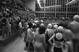 5. Schwimmfest der Höheren Schulen von Karlsruhe und Ettlingen im Tullabad.