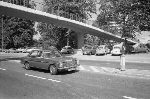 Brücke über den Adenauerring beim Fasanengarten