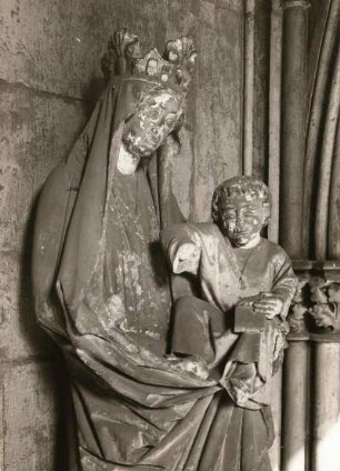 Standbild der Maria mit dem Kinde : Standbild der Maria mit dem Kinde. Sandstein; Höhe ca. 2,10 m (um 1250). Hüftstück. Meißen, Dom St. Johannis und St. Donatus, Achteckbau