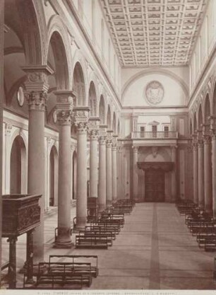 Innenansicht der Kirche San Lorenzo in Florenz