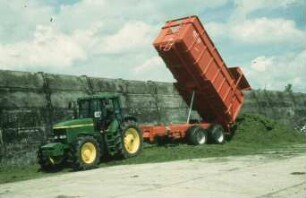 Fotografie: Transportgerät, Muldenkipper, Flachsilo
