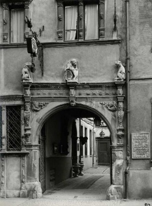 Portal am Maison des Tetes in Colmar