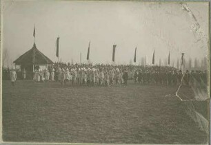Vorbeimarsch des Offizierskorps an König Wilhelm II. von Württemberg, anlässlich des 100-jährigen Regimentsjubiläum 1906, Garnison Heilbronn, Offiziere und Veteranen