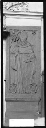 Schöntal Kloster Schöntal Abteikirche Sankt Joseph Nördliche Langhauswand Relief des Abt Benedikt Knittel (gestorben 1732) gefertigt von Christoph Flade (um 1722)