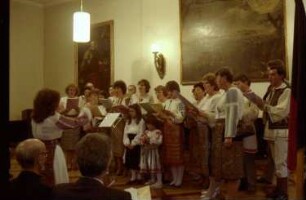 Freiburg: Rumänisches Forschungsinstitut; Kaufhaussaal; rumänischer Chor aus München