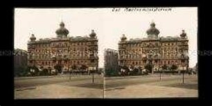 Grünanlage und Gebäude mit Geschäften, Wien