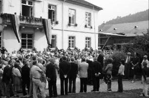 Sulzburg: Einweihung Otto Ernst Sutter-Brunnen; Ehrengäste bei der Einweihung des Otto Ernst Sutter-Brunnens