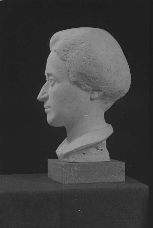 Modell zur Büste von Rosa Luxemburg : Modell zur Büste von Rosa Luxemburg. Gips (vor 1957; W. Arnold)