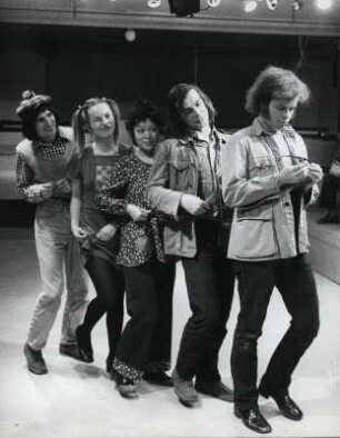 Doof bleibt doof: Christian Sorge, Ursula Haustein, Y Sa Lo, Joachim Schmahl, Ulrich Gressieker