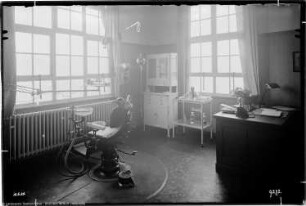 Bau Me 200 Bürogebäude, Ordinationszimmer der Zahnstation