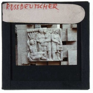 Chemnitz, Roßdeutscher, Lob des Revolutionärs : sitzende Figur und stehende Figurengruppe